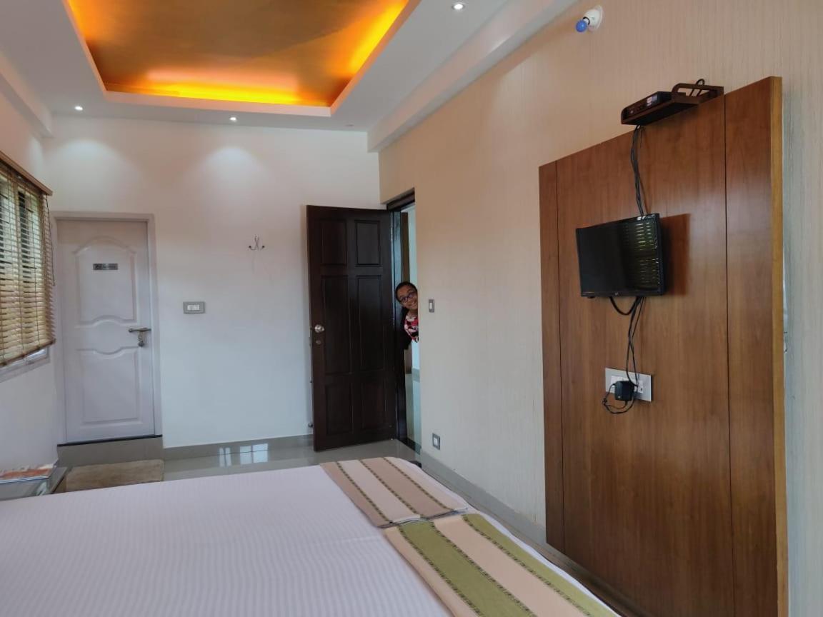 Hotel Mudra Midtown Suites & Rooms Kalasa Luaran gambar