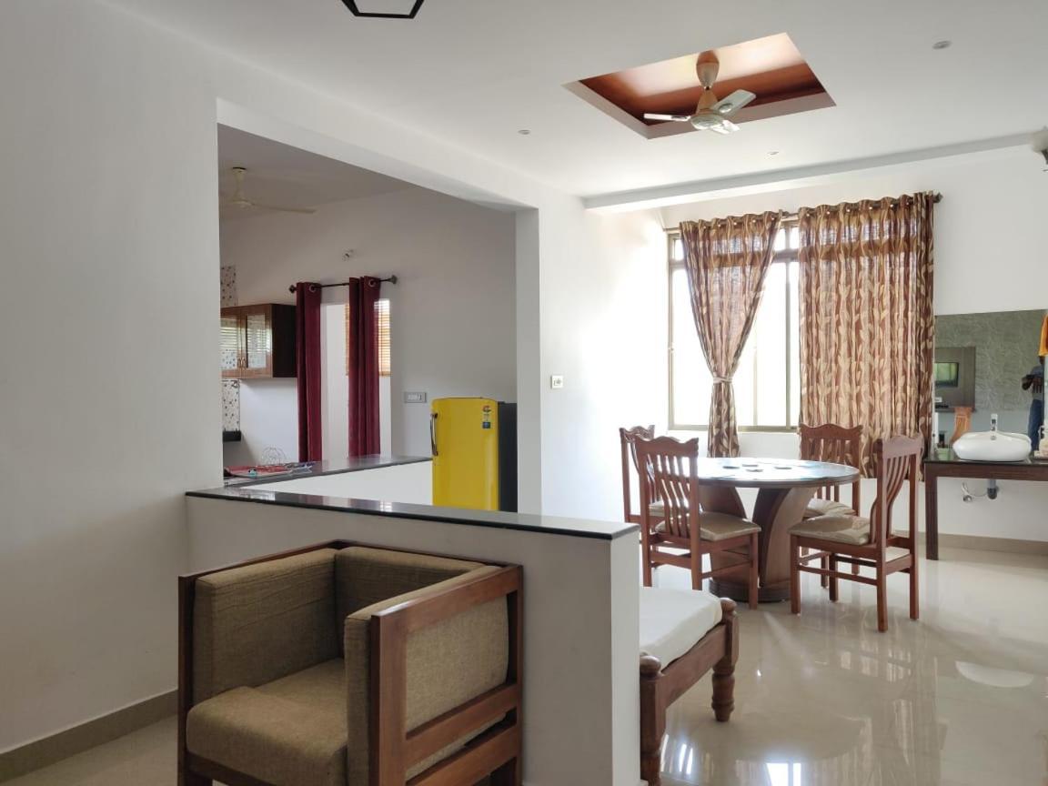 Hotel Mudra Midtown Suites & Rooms Kalasa Luaran gambar