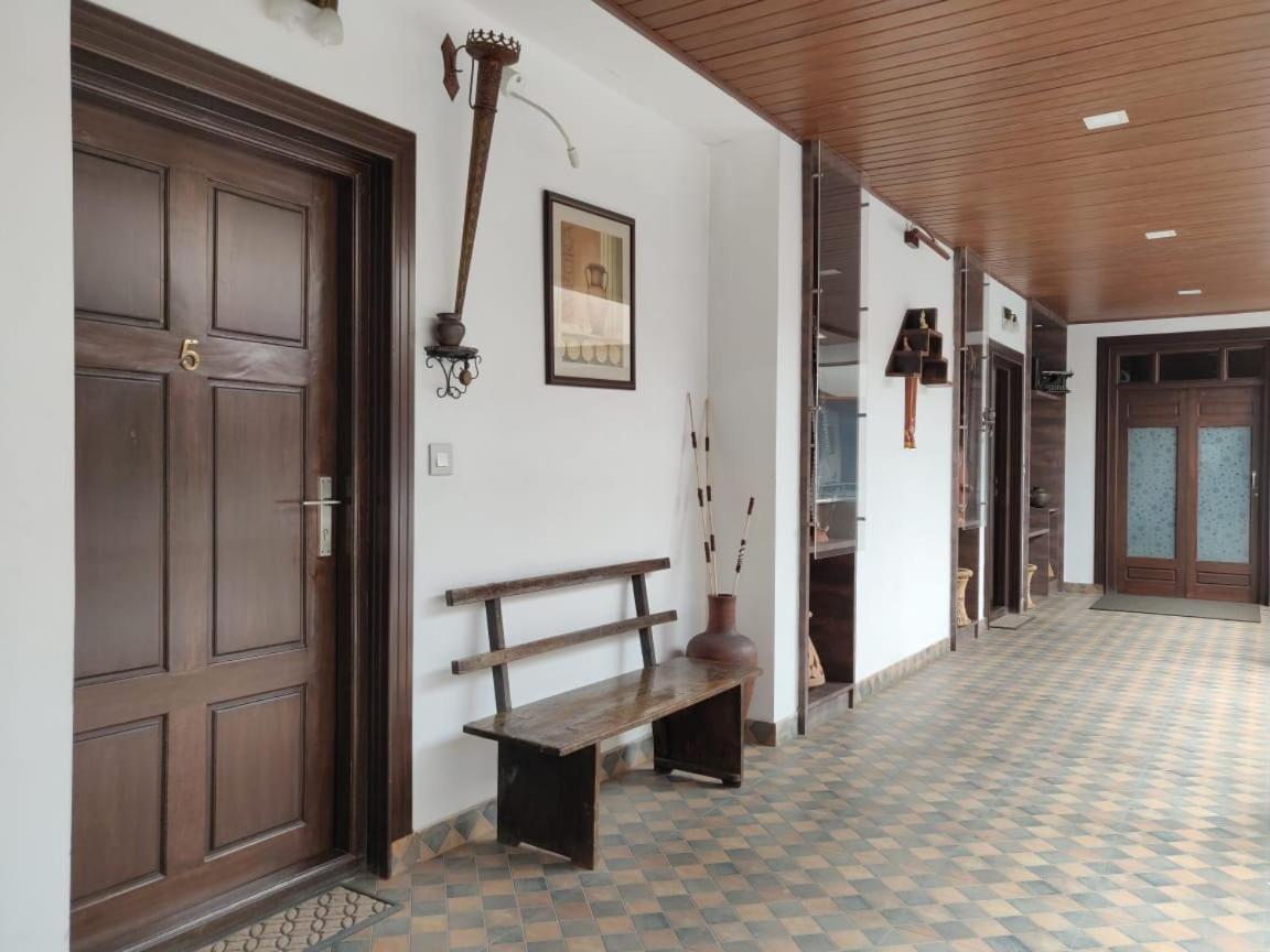 Hotel Mudra Midtown Suites & Rooms Kalasa Luaran gambar