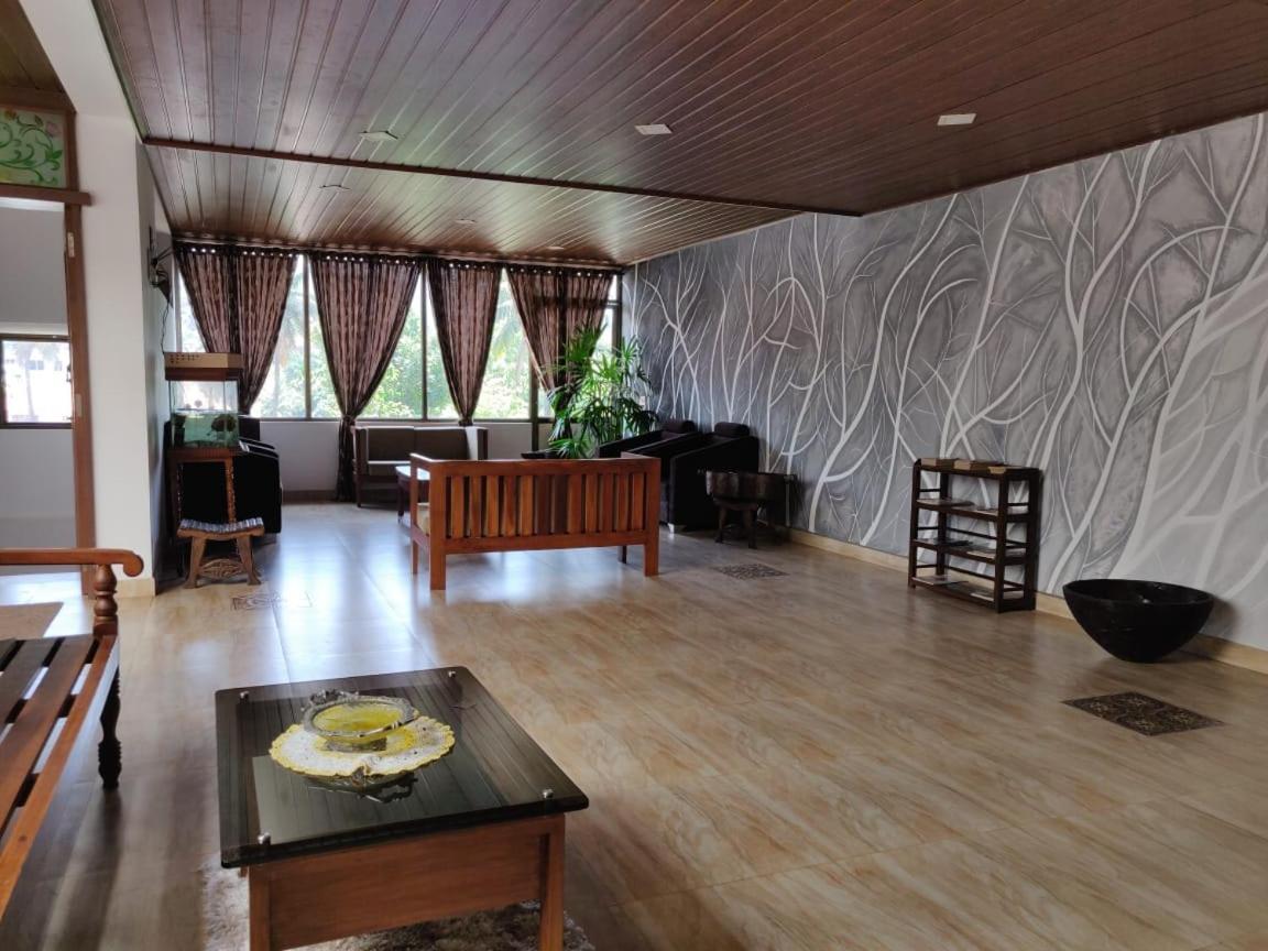 Hotel Mudra Midtown Suites & Rooms Kalasa Luaran gambar