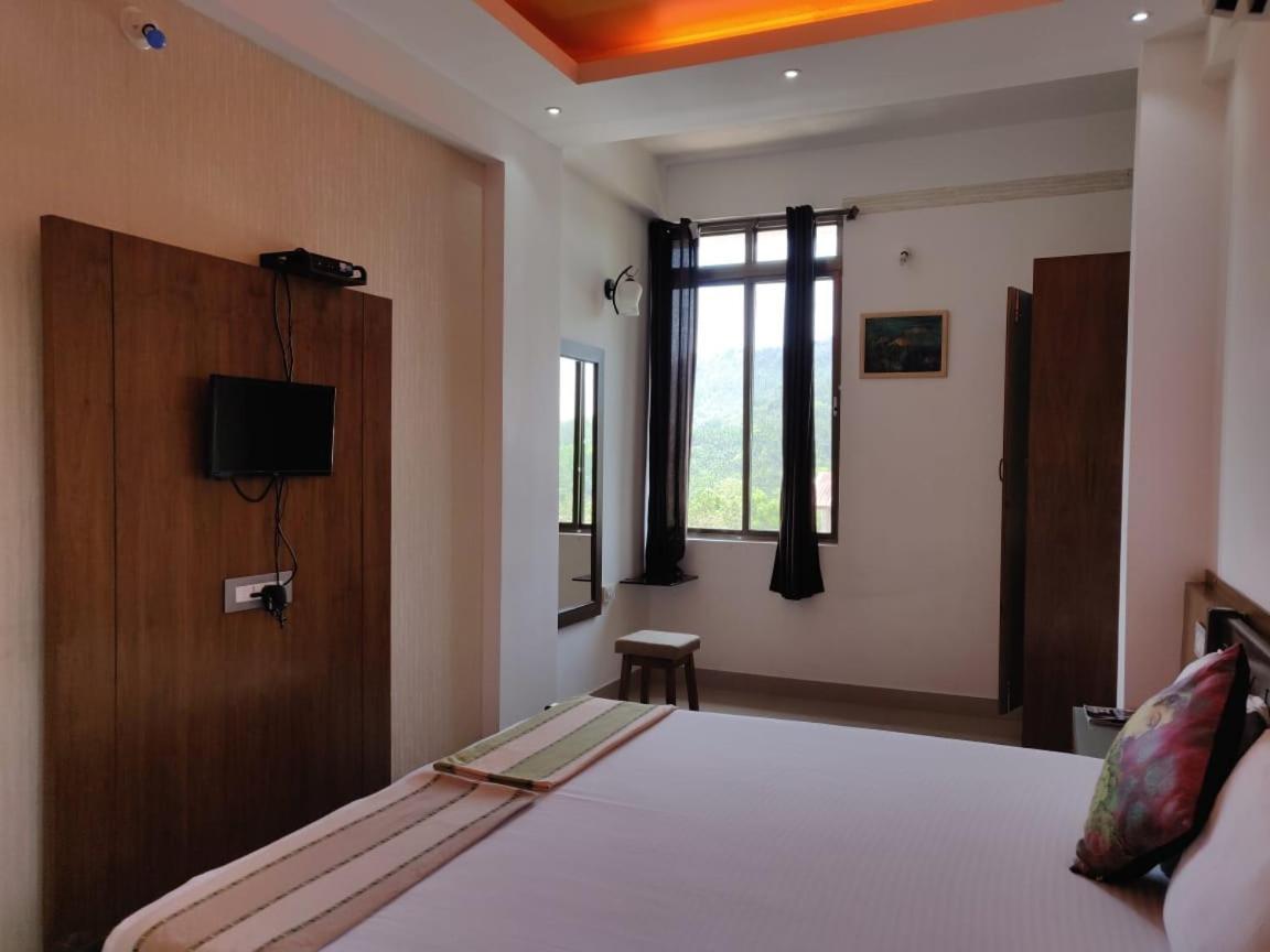 Hotel Mudra Midtown Suites & Rooms Kalasa Luaran gambar