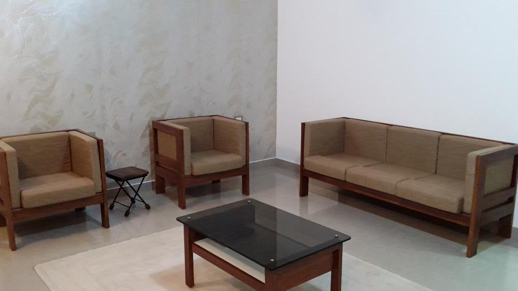 Hotel Mudra Midtown Suites & Rooms Kalasa Luaran gambar