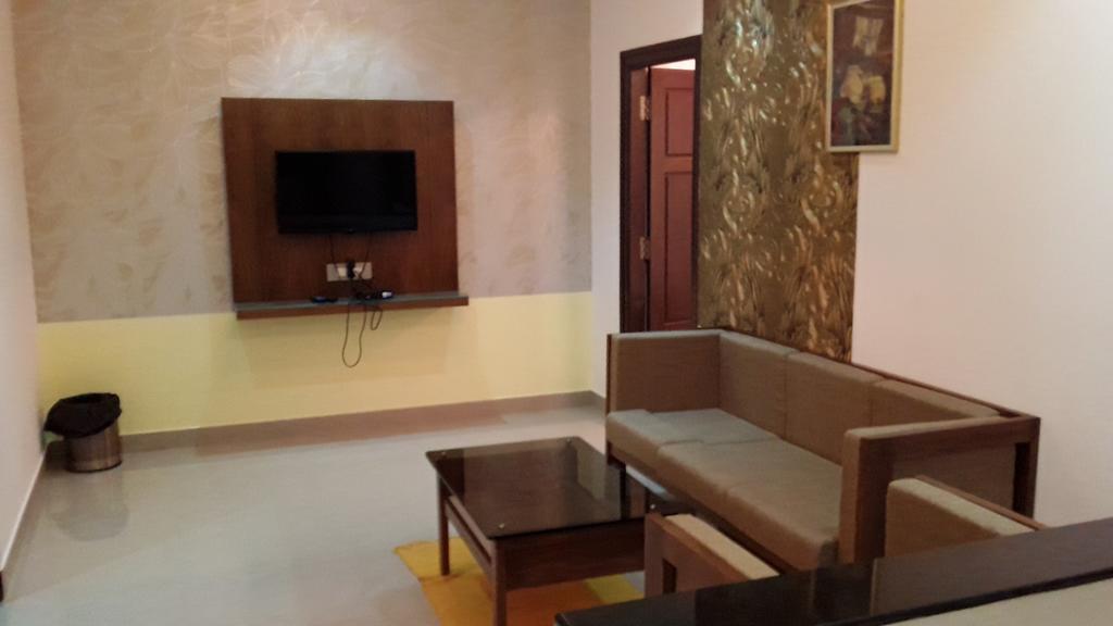 Hotel Mudra Midtown Suites & Rooms Kalasa Luaran gambar