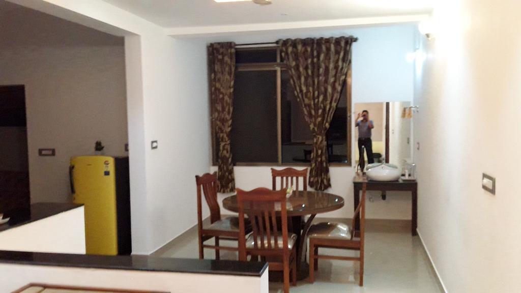 Hotel Mudra Midtown Suites & Rooms Kalasa Luaran gambar