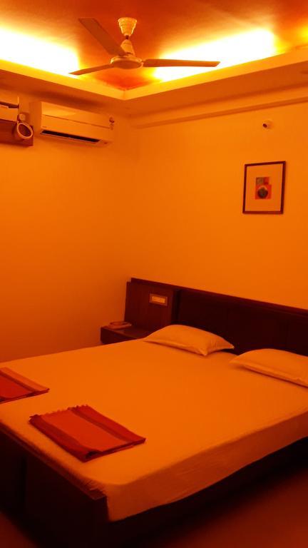 Hotel Mudra Midtown Suites & Rooms Kalasa Luaran gambar