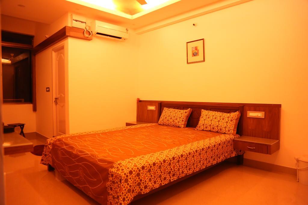 Hotel Mudra Midtown Suites & Rooms Kalasa Luaran gambar