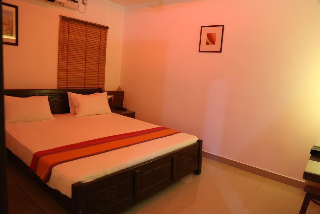 Hotel Mudra Midtown Suites & Rooms Kalasa Luaran gambar
