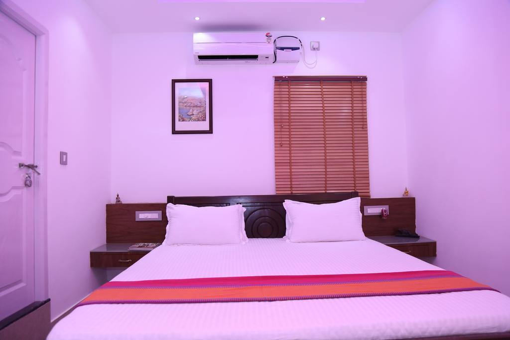 Hotel Mudra Midtown Suites & Rooms Kalasa Luaran gambar